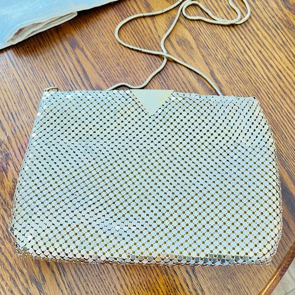 ❌SOLD❌VTG gold mesh evening puse - Picture 10 of 13